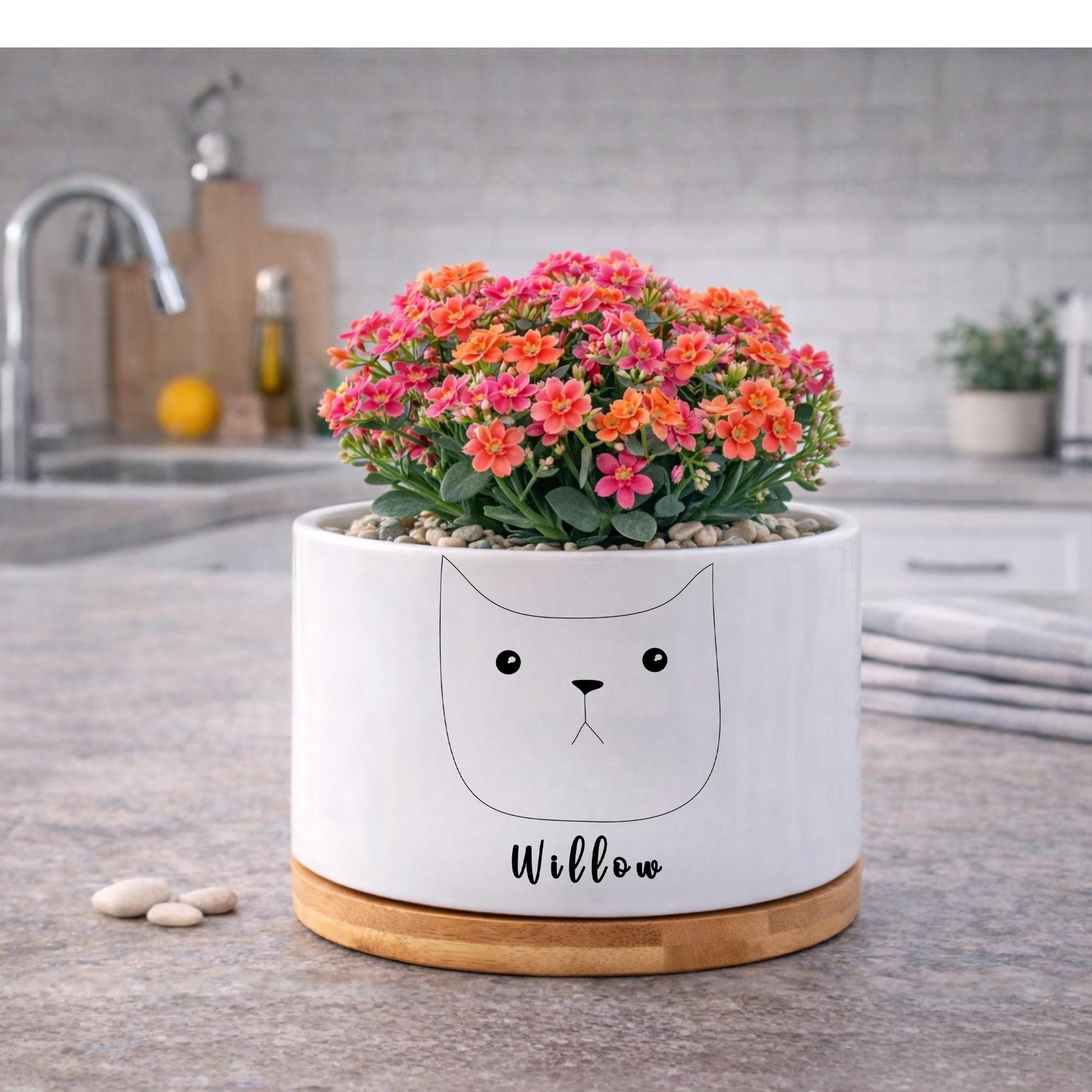 Close-Up Detail of Pet Memorial Planter, Personalized Cat Memory Pot for Cat Lover, Kitty Tribute Gift for Pet Owner, Feline Remembrance Decor,Loss of Cat Gift, highlighting its decor planter look and listing presentation